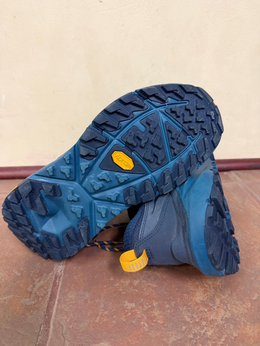 Hoka Kaha Low GTX Hiking Shoes - Picture 8 of 9